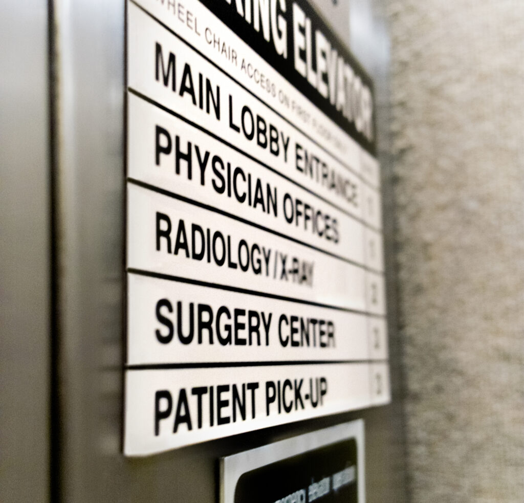 Hospital,Medical,Elevator,Sign,With,Copy,Space